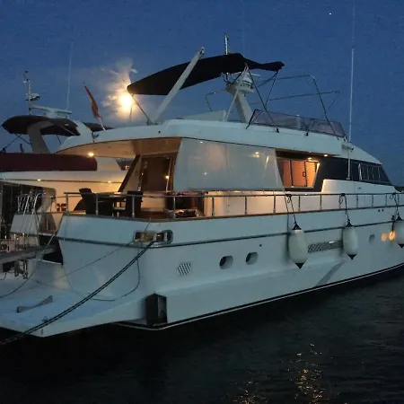 Vacation On The Sea! Botel *