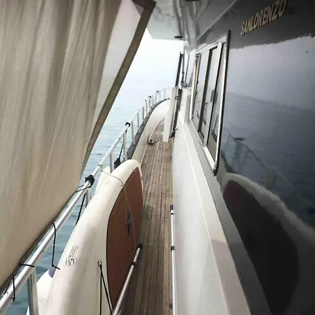 Botel Vacation On The Sea! Jastarnia