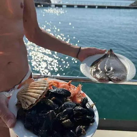 Vacation On The Sea! Botel *