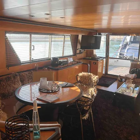 Botel Vacation On The Sea! Jastarnia